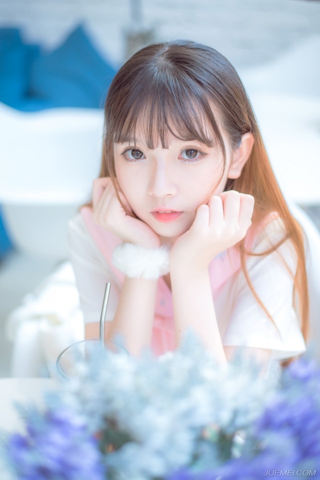 “主公军令已下，胆敢阻挠者，杀！”骠骑卫队率策马上前，冷漠的目光扫过一众胆颤心惊的世家，手持一柄冰冷的斩马剑，在阳光下折射出冰冷的锋寒，冷然道：“还不给我让开！”